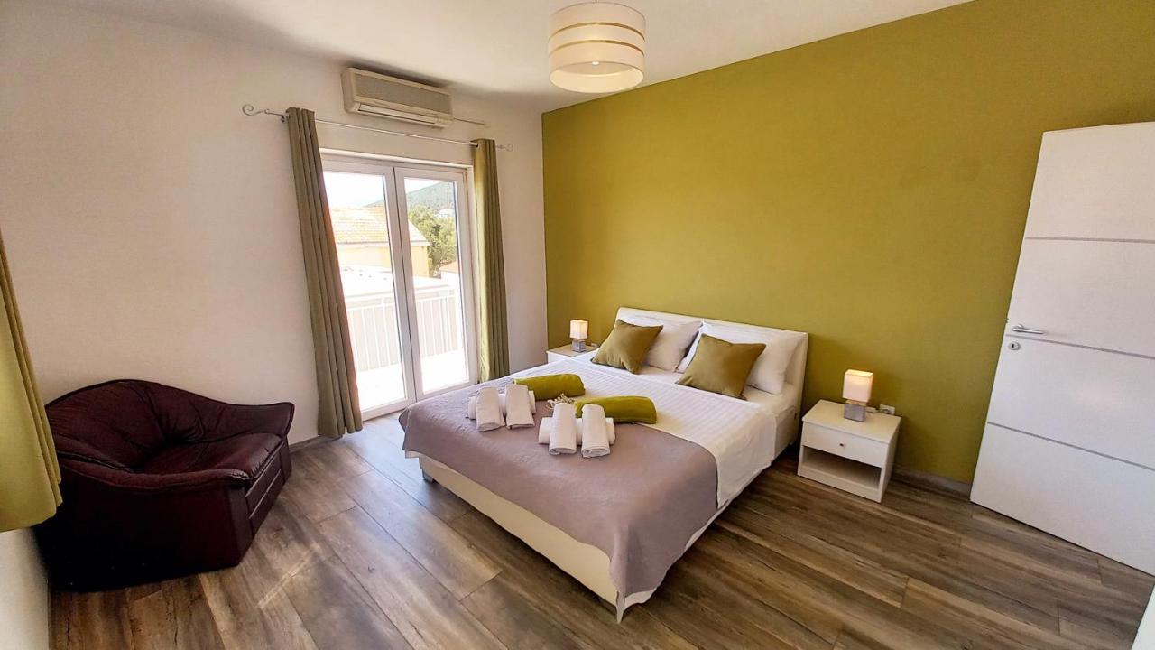 Apartmani Omrcen Baška Voda Екстериор снимка