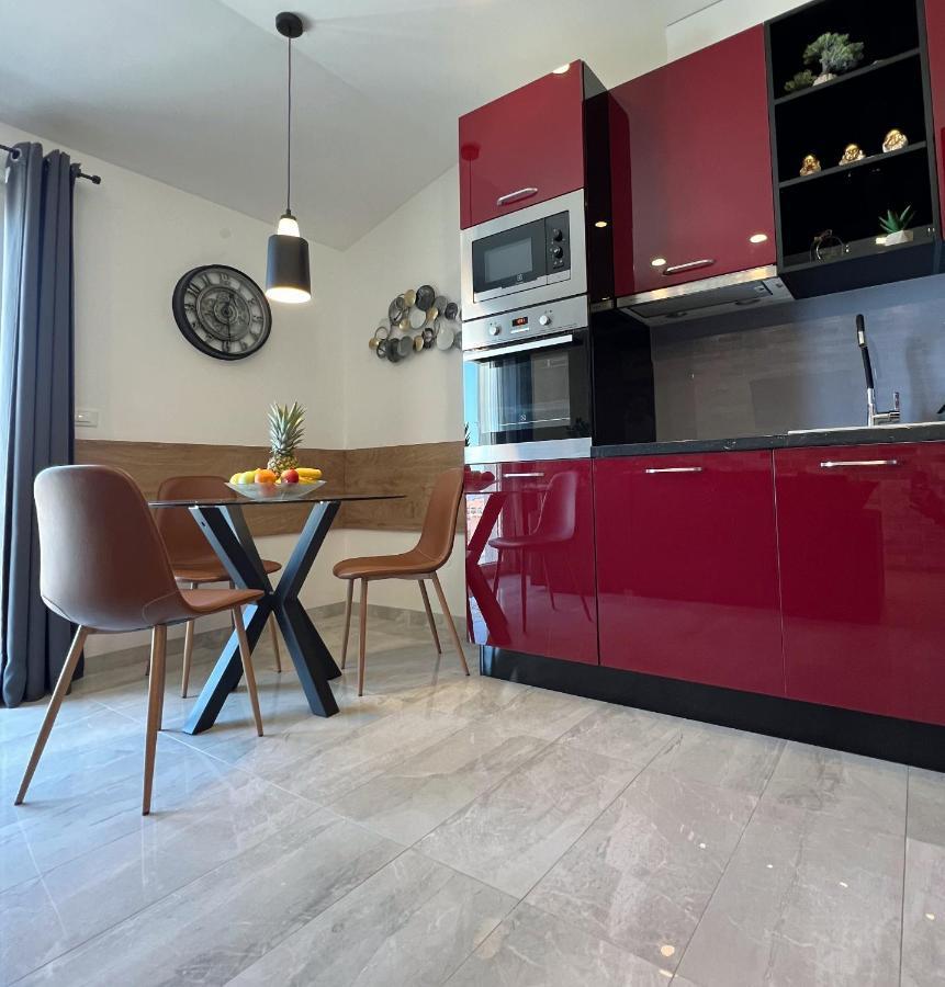 Apartmani Omrcen Baška Voda Екстериор снимка