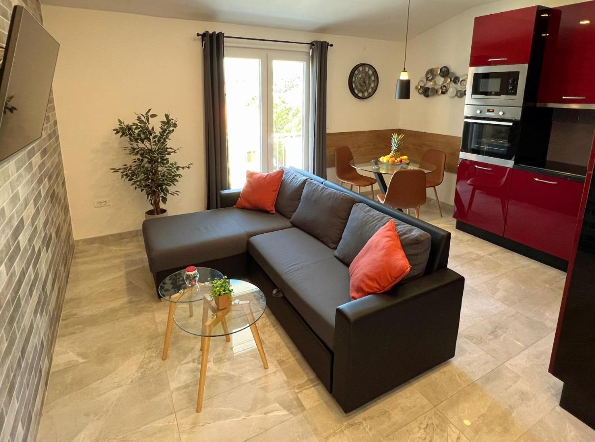 Apartmani Omrcen Baška Voda Екстериор снимка