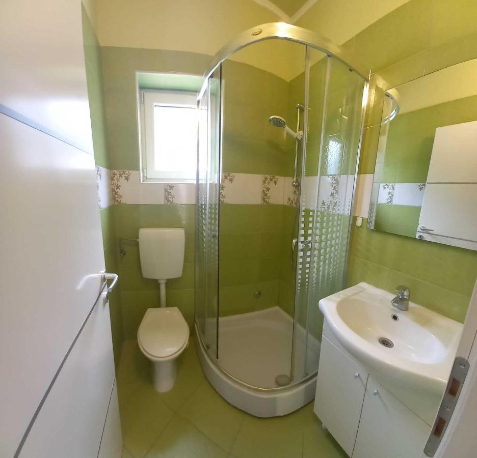Apartmani Omrcen Baška Voda Стая снимка