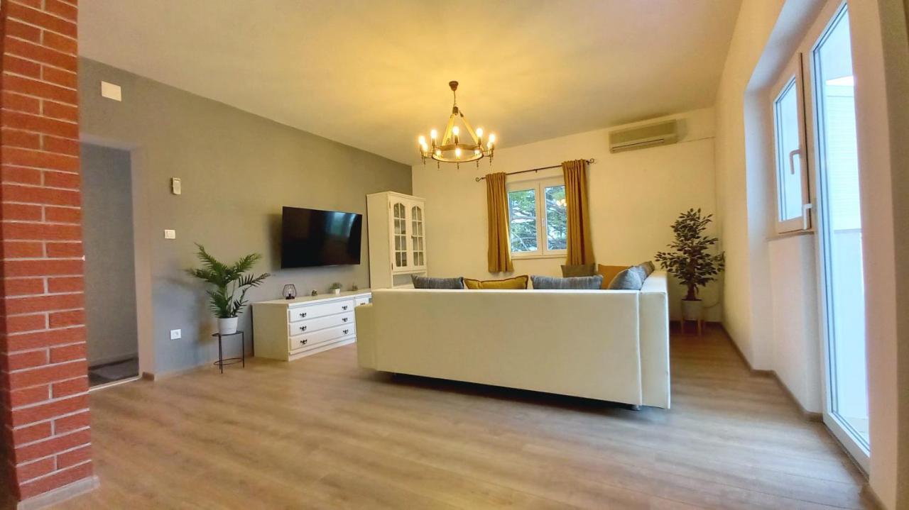 Apartmani Omrcen Baška Voda Стая снимка