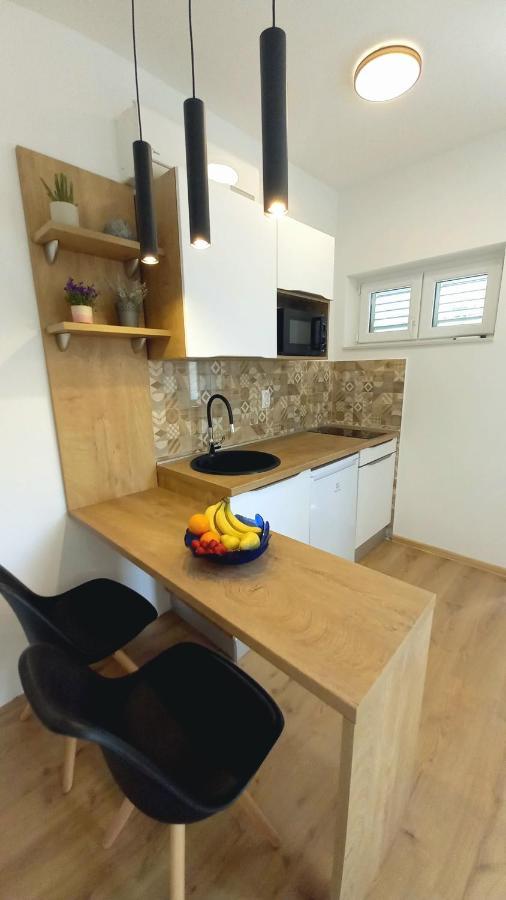 Apartmani Omrcen Baška Voda Стая снимка