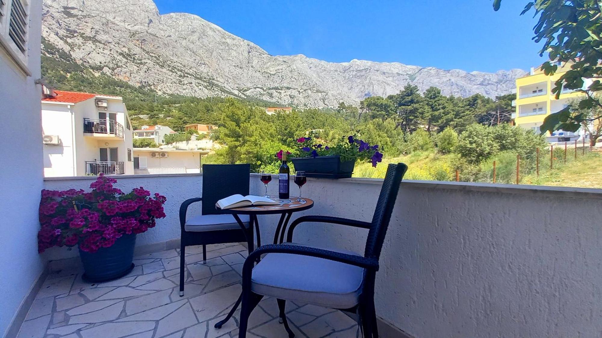 Apartmani Omrcen Baška Voda Стая снимка